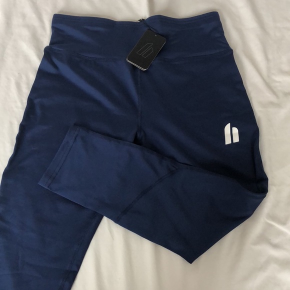 NWT Hyper Dynamix Navy Capri compression leggings SZ: L - Picture 2 of 5